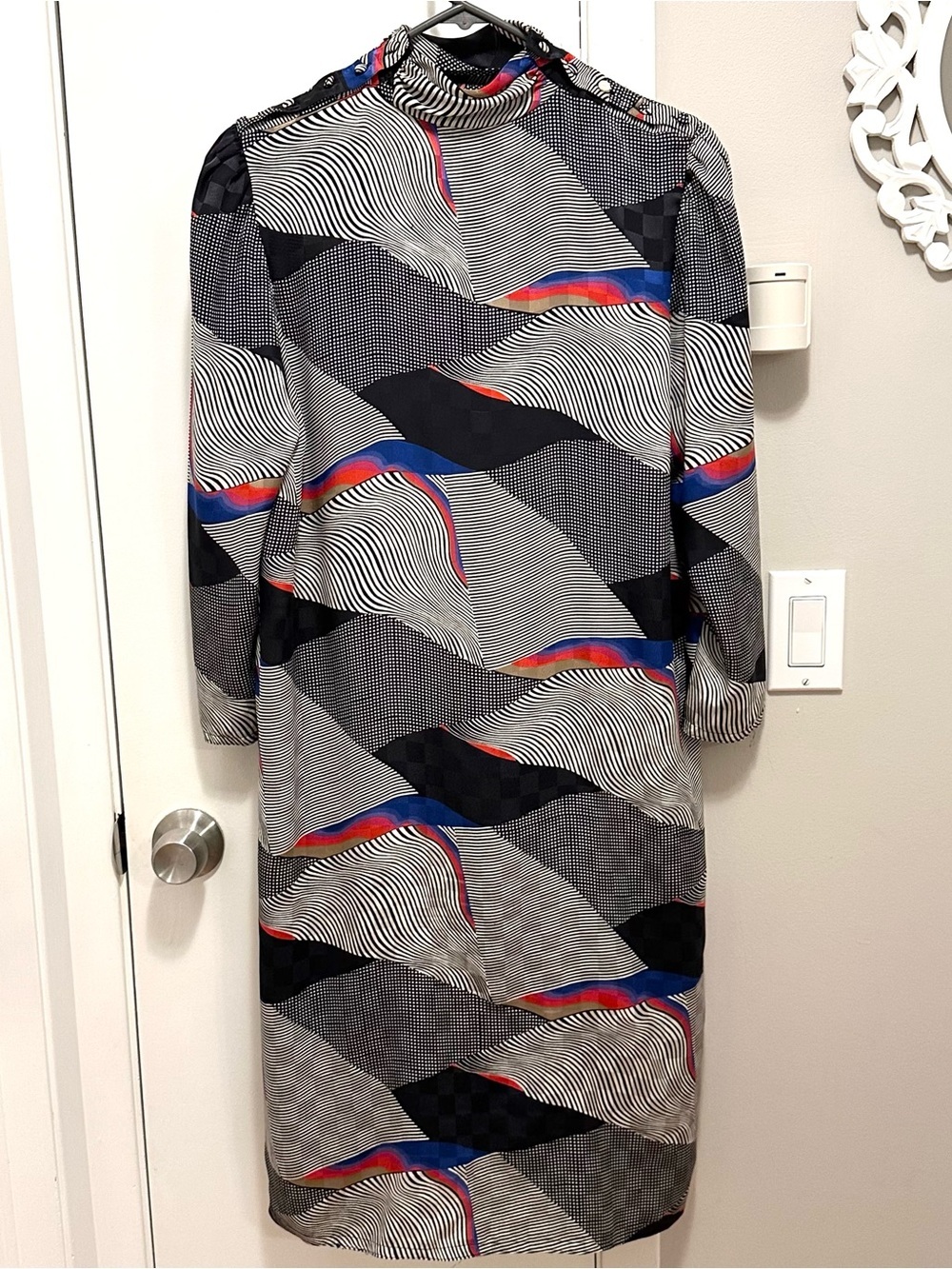 Vintage Mod Long Sleeve Mock Neck Button Shoulder Midi Dress 10 Abstract Print